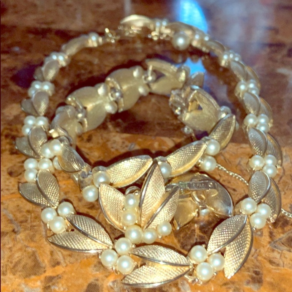 Vintage Trifari necklace set